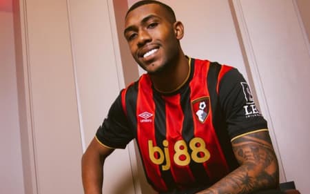 Rayan é apresentada pelo Bournemounth