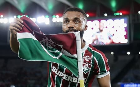 Samuel Xavier comemora gol pelo Fluminense no Maracanã (Foto: Marcelo Gonçalves / Fluminense FC)
