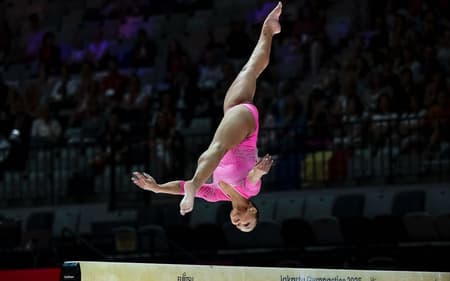 Flávia Saraiva garante top-4 na final da trave no Mundial de Ginâtica. (Foto: Melogym/ CBG)