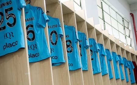 Santos vai jogar com o uniforme azul diante do Guarani. (Foto: Divulgação/ Santos FC)