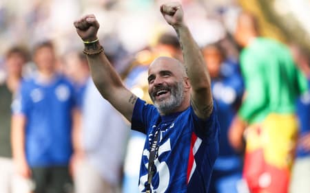 Técnico do Chelsea, Maresca comemora título do Mundial de Clubes