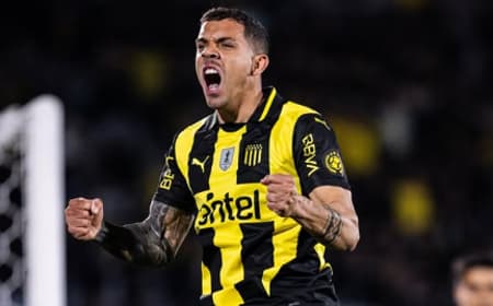 Terans em ação pelo Peñarol (Foto: Divulgação)