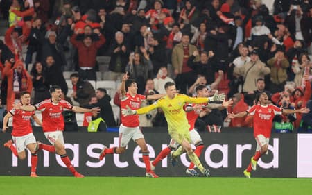 Trubin comemora gol do Benfica sobre o Real Madrid na Champions League