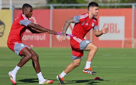 Féliz Torres, zagueiro, e Rodrigo Villagra, volante, do Internacional