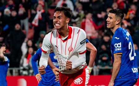 Vitor Reis comemorando o gol marcado pelo Girona (Foto: Reprodução/X)