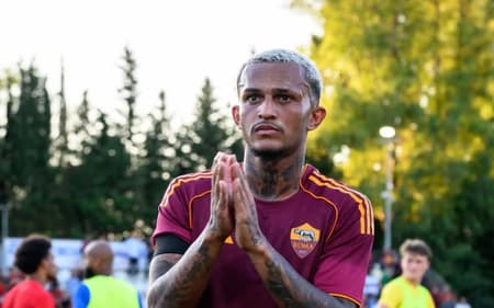Wesley, ex-Flamengo, em estreia pela Roma (Foto: Divulgação/Roma)