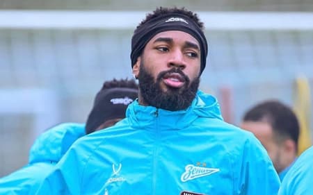 Gerson pelo Zenit (Foto: Divulgação Zenit)
