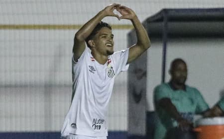 Mateus Xavier se isola na artilharia da competição com 4 gols. (Foto: Reinaldo Campos/ Santos FC)