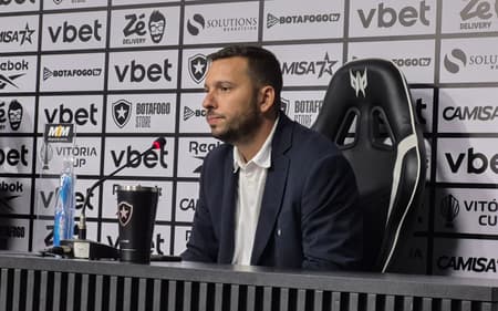 Alessandro Brito, diretor do Botafogo (Foto: Leonardo Bessa/Lance!)