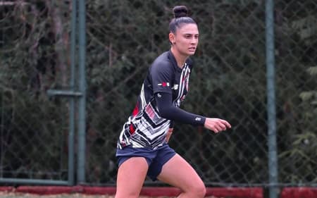 Bruna Calderan durante treino do São Paulo. (Foto: Aline Fiuza / São Paulo FC)
