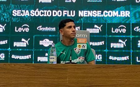 Savarino em coletiva pelo Fluminense (Foto: Pedro Brandão/ Lance!)