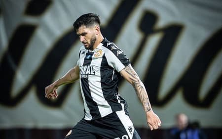 Zé Vitor em ação no Nacional, de Portugal (Foto: Reprodução/X)