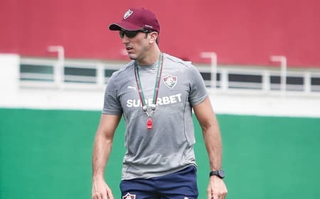 Zubeldía no primeiro dia de treinos do Fluminense (Foto; Marcelo Gonçalves/FFC)