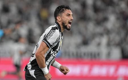 Alex Telles é um dos destaques do Botafogo (Foto: Thiago Ribeiro/AGIF/GazetaPress)
