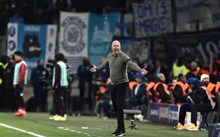 Arne Slot é treinador do Liverpool (Foto: Thibaud MORITZ / AFP)