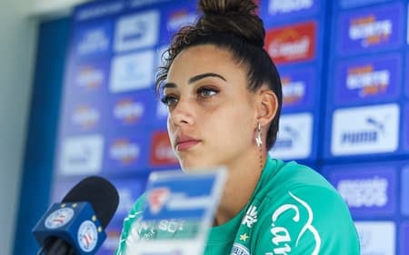 Goleira Yanne concede entrevista no Bahia. (Foto: Letícia Martins/Bahia EC)