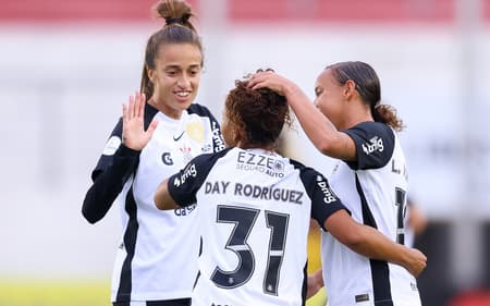 Jogadoras do Corinthians comemoram gol contra o Always Ready na Libertadores Feminina (Foto: Staff Images Woman/Conmebol)