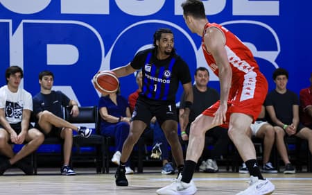 David Sloan em ação no Pinheiros x Paulistano pela Copa Super 8 (Foto: RICARDO BUFOLIN / ECP)