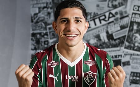 Savarino, novo jogador do Fluminense, no CT Carlos Cstilho (Foto: Lucas Merçon/ Fluminense FC)
