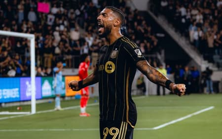 Bouanga comemora gol pelo LA FC (Foto: Divulgação)