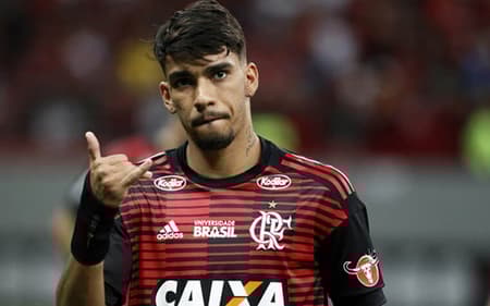 ESCLARECEU - O atacante do Flamengo Lucas Paquetá usou o Instagram, nesta terça-feira, para desmentir um boato de que teria brigado com o goleiro Diego Alves por causa de uma traição. Nos últimos dias, um boato circulou por redes sociais e pelo aplicativo WhatsApp envolvendo os dois atletas do Flamengo.