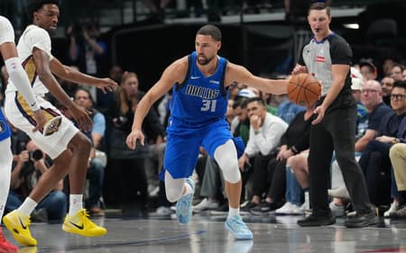 Klay Thompson em jogo entre Dallas Mavericks e New Orleans Pelicans na NBA (Foto: Glenn James/NBAE via Getty Images/AFP)