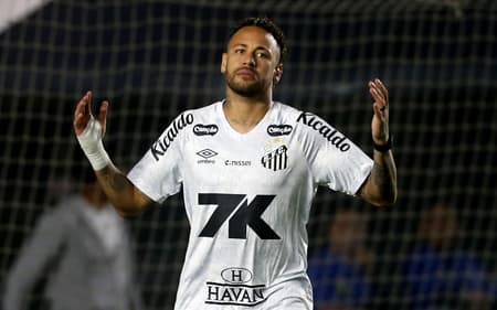 Neymar antes do jogo entre Santos e Sport (Foto: Guilherme Dionizio/Código19/Gazeta Press)