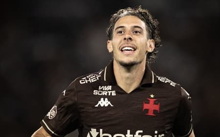 Nuno Moreira comemora gol contra o Fluminense (Foto: Matheus Lima / Vasco)