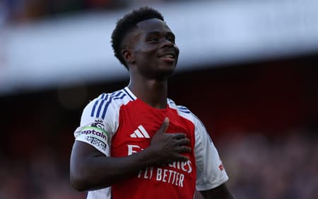 Bukayo Saka, destaque do Arsenal na temporada 2024-25 (Foto: Adrian Dennis/AFP)