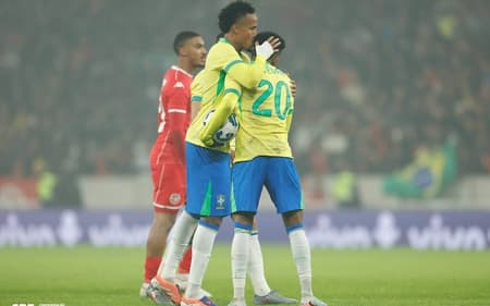 Estevão e Eder Militão comemoram gol da Seleção Brasileira em amistoso antes da Copa do Mundo (Foto: Rafael Ribeiro/CBF)