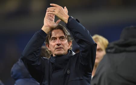 Thomas Frank é o técnico do Tottenham (Foto: PETER POWELL / AFP)
