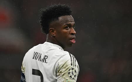 Vini Jr em ação na derrota do Real Madrid para o Liverpool na Champions League (Foto: Paul ELLIS / AFP)