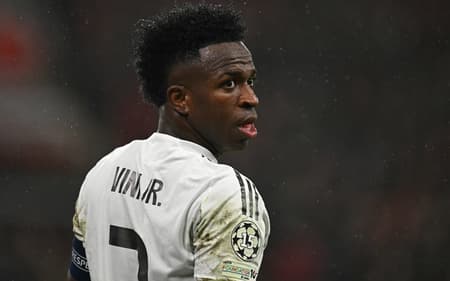 Vini Jr em ação na derrota do Real Madrid para o Liverpool na Champions League (Foto: Paul ELLIS / AFP)