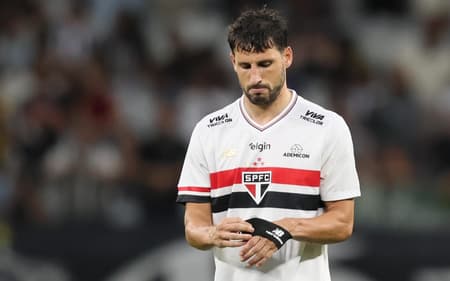 Calleri viveu temporada difícil no São Paulo (Foto: Gilson Lobo/Agif/Gazeta Press)