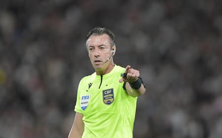 Raphael Claus em Vasco x Fluminense pela Copa do Brasil (Foto: Thiago Ribeiro/AGIF/GazetaPress)