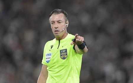 Raphael Claus em Vasco x Fluminense pela Copa do Brasil (Foto: Thiago Ribeiro/AGIF/GazetaPress)