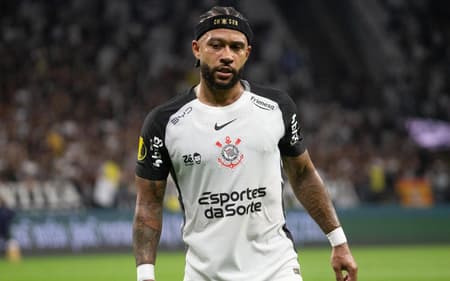 Memphis Depay perdeu pênalti contra o Palmeiras (Foto: Bruno Escolástico/E.Fotografia/Gazeta Press)