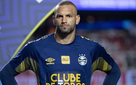Weverton antes de São Paulo x Grêmio (Foto: Renato Padalka/Ekobanpress)
