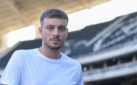 Anselmi no duelo entre Botafogo e Flamengo (Foto: Thiago Ribeiro/ Agif/Gazeta Press)