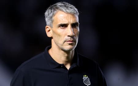 Vojvoda durante a vitória do Santos por 6 a 0 diante do Velo Clube, na Vila Belmiro. (Foto: Guilherme Dionizio/Código19/Gazeta Press)