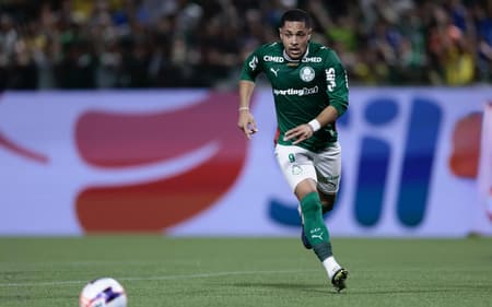 Vitor Roque marcou dois gols na vitória por 4 a 0 do Palmeiras sobre o Capivariano. (Foto: Marcello Zambrana/ Agif/Gazeta Press)