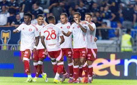 Jogadores do Internacional comemoram gol contra o Remo (Foto: Fernando Torres/ Agif/Gazeta Press)