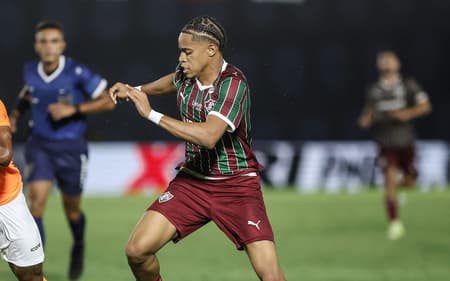 Matheus Reis em ação pelo Fluminense (Foto: Lucas Merçon/ Fluminense FC)