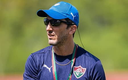 Zubeldía em treino pelo Fluminense (Foto: Marina Garcia/ Fluminense FC)