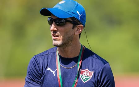 Zubeldía em treino pelo Fluminense (Foto: Marina Garcia/ Fluminense FC)