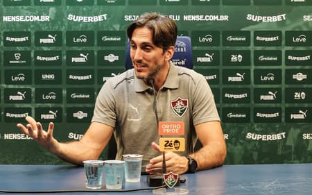 Zubeldía em entrevista coletiva pelo Fluminense (Foto: Lucas Merçon/ Fluminense FC)