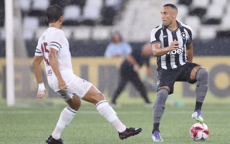 Marçal sofreu lesão no joelho e desfalcará o Botafogo (Foto: Vítor Silva/Botafogo)