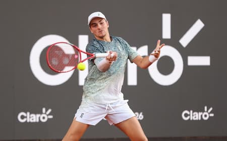 João Fonseca na estreia nas duplas no Rio Open, ao lado de Marcelo Melo (Foto: João Pires/Fotojump)