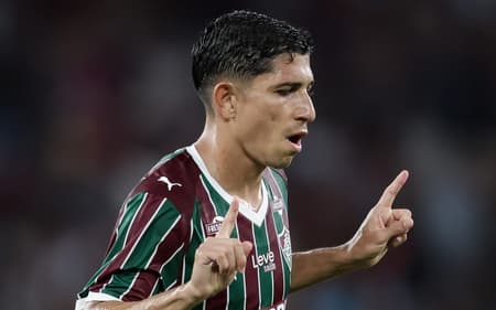 Savarino comemora gol pelo Fluminense (Foto: Marcelo Gonçalves/ Fluminense FC)