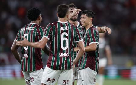 Jogadores do Fluminense comemoram gol de Savarino (Foto: Marcelo Gonçalves/ Fluminense FC)